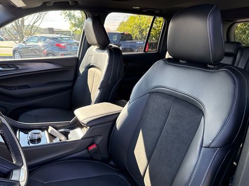 New 2025 Jeep Grand Cherokee Altitude image 10