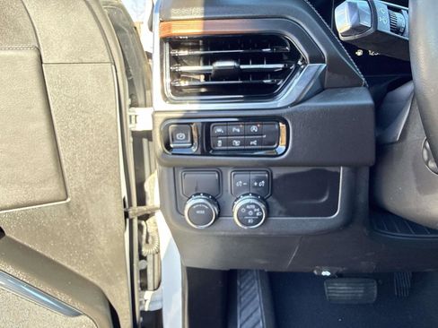 Used 2025 GMC Yukon XL Denali image 31