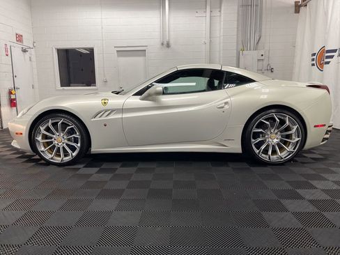 Used 2012 Ferrari California RWD image 6