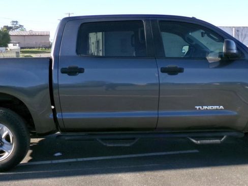 Used 2012 Toyota Tundra 4x4 CrewMax w/ Tow Pkg image 4