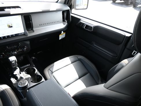 New 2026 Ford Bronco Outer Banks AWD/4WD image 32