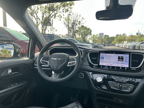 New 2026 Chrysler Pacifica Select image 61