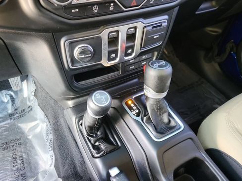 Used 2019 Jeep Wrangler Sport AWD/4WD image 21