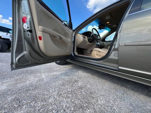 Used 2010 Buick Lucerne CXL FWD image 10