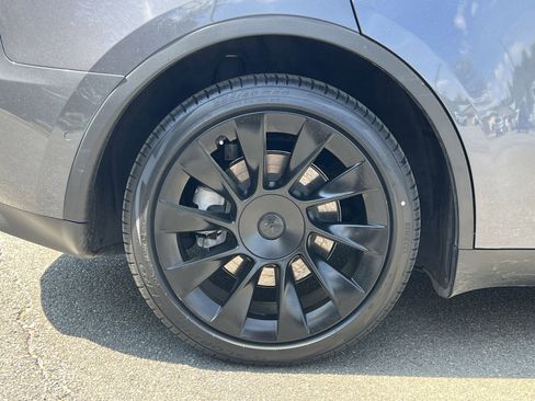 Used 2021 Tesla Model Y Long Range image 31