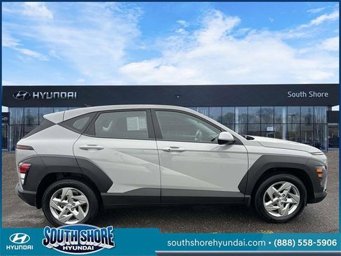 Certified 2025 Hyundai Kona SE image 5