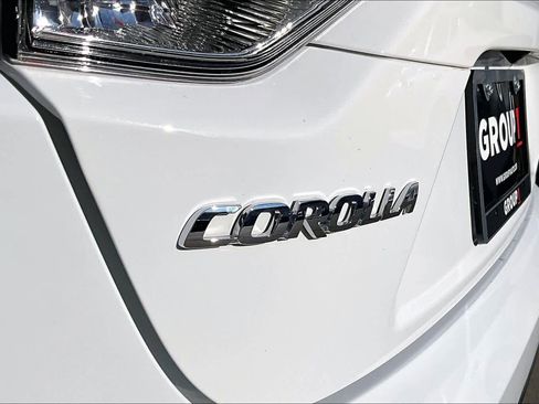 Used 2025 Toyota Corolla LE image 30