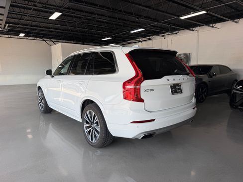 Used 2020 Volvo XC90 T5 Momentum FWD image 4