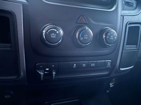 Used 2013 RAM 2500 Tradesman w/ Chrome Appearance Group image 19