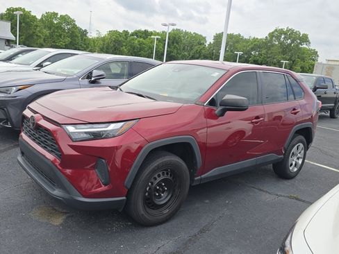 Used 2023 Toyota RAV4 LE FWD image 4