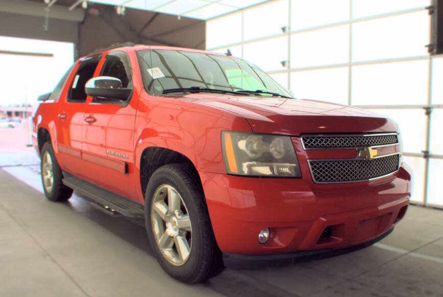 Used 2011 Chevrolet Avalanche LT w/ Luxury Package AWD/4WD image 1