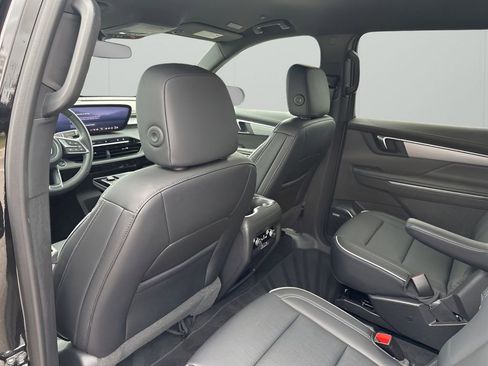 Used 2025 Buick Enclave Preferred FWD image 19