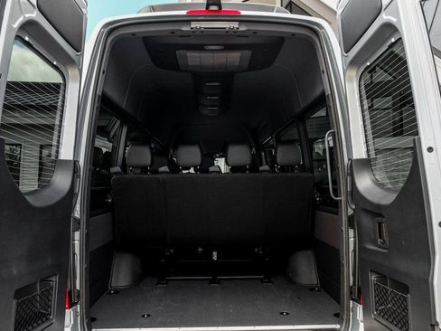 Used 2025 Mercedes-Benz Sprinter 2500 image 10