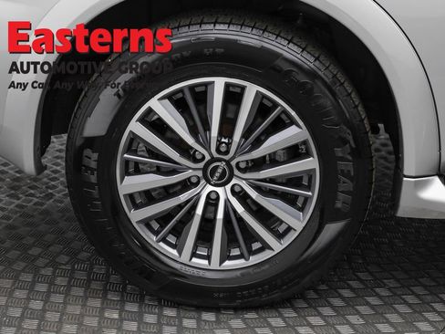 Used 2024 Nissan Armada SL w/ Captain's Chairs Package image 37