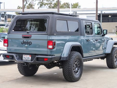 Used 2025 Jeep Gladiator Sport AWD/4WD image 6