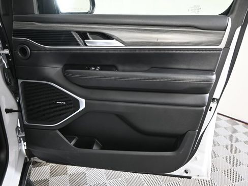 Used 2024 Jeep Wagoneer Series II AWD/4WD image 12