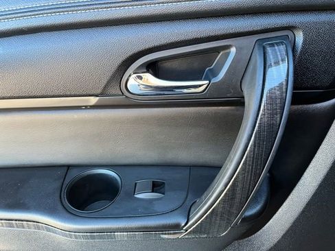 Used 2016 GMC Acadia SLT image 16