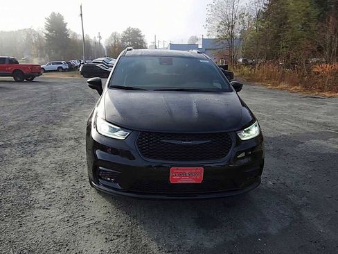 New 2026 Chrysler Pacifica Limited w/ S Appearance Package image 3