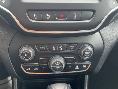 Used 2023 Jeep Cherokee Altitude Lux image 29