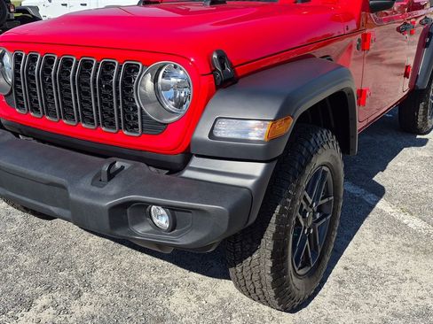 Used 2025 Jeep Wrangler Unlimited Sport AWD/4WD image 9