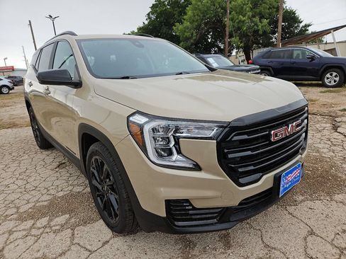 Used 2023 GMC Terrain SLE w/ Driver Convenience Package FWD image 2