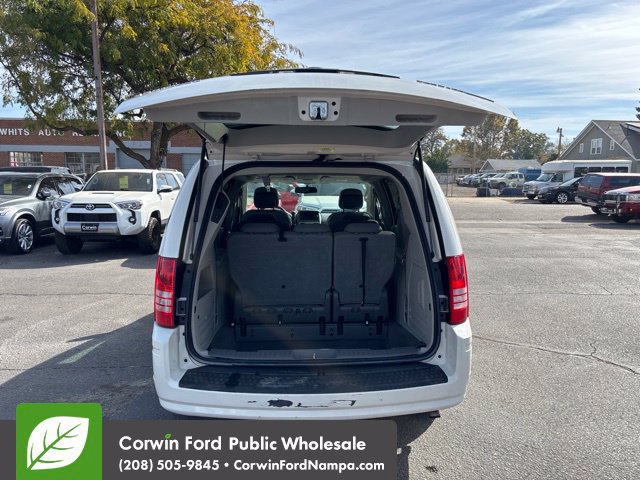 Used 2010 Chrysler Town & Country Touring FWD image 27