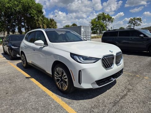 Used 2025 BMW X3 xDrive30i w/ Premium Package image 2