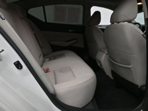 Used 2022 Nissan Altima 2.5 SV w/ SV Premium Package image 9