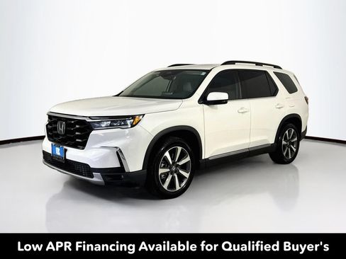 Used 2024 Honda Pilot Touring image 3