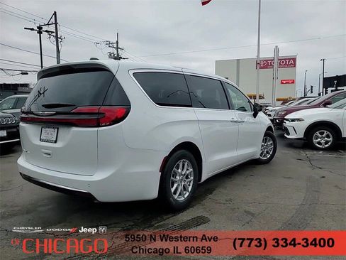 New 2025 Chrysler Pacifica Select FWD image 5