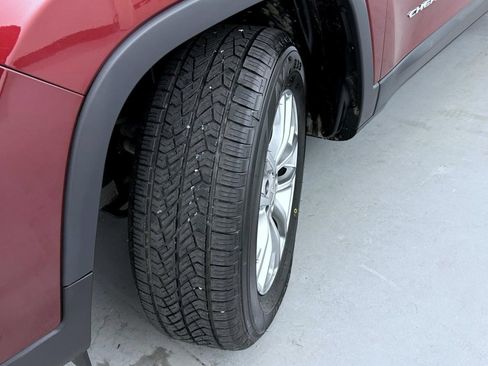 Used 2021 Jeep Cherokee Latitude Plus AWD/4WD image 24