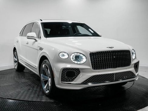 Used 2023 Bentley Bentayga Extended Wheelbase image 3