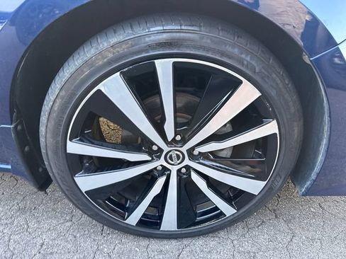 Used 2020 Nissan Altima 2.5 SR w/ Premium Package FWD image 2