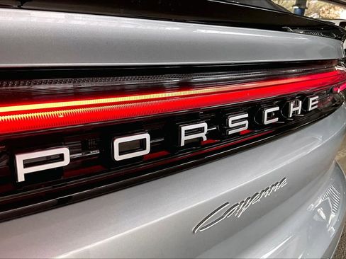 Used 2024 Porsche Cayenne image 30