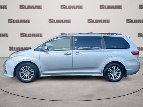 Used 2020 Toyota Sienna XLE w/ Carpet Mat Package FWD image 2