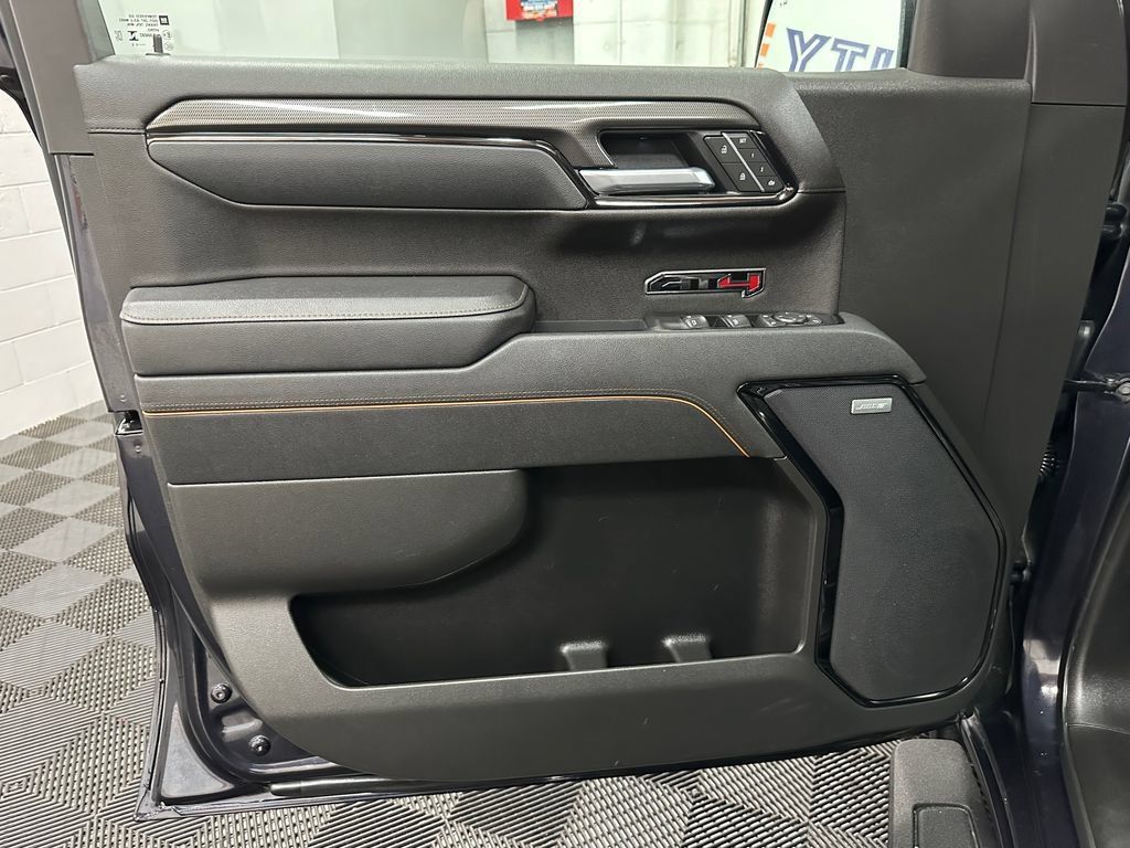 Used 2025 GMC Sierra 1500 AT4 w/ AT4 Premium Package AWD/4WD image 17
