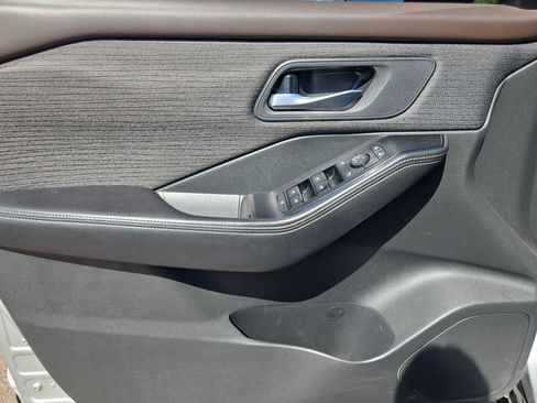 Certified 2022 Nissan Rogue SV FWD image 15
