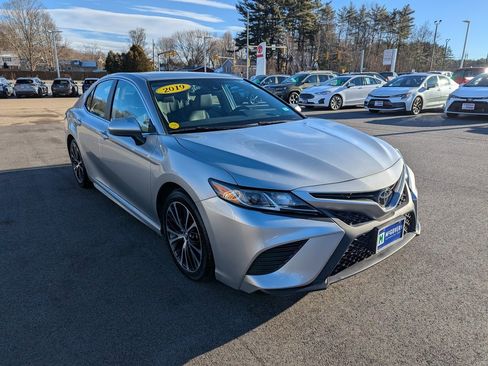 Used 2019 Toyota Camry SE image 8