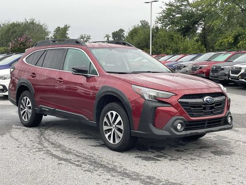 Certified 2025 Subaru Outback Premium AWD/4WD image 1