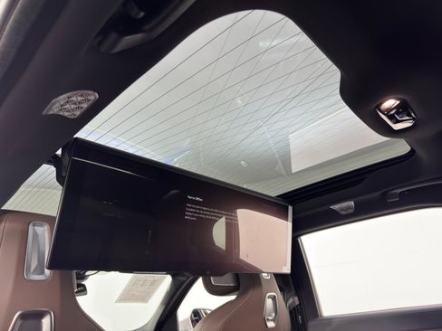 Used 2023 BMW i7 xDrive60 image 41