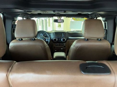 Used 2016 Jeep Wrangler Unlimited Sahara w/ Max Tow Package AWD/4WD image 15