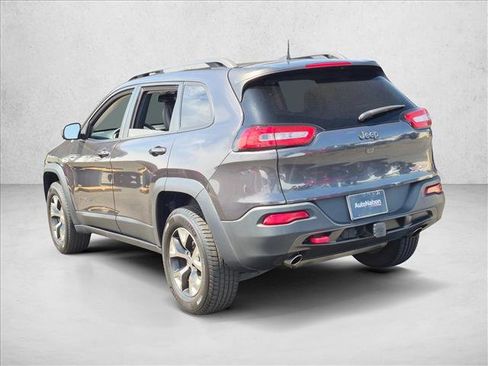 Used 2017 Jeep Cherokee Trailhawk w/ Comfort/Convenience Group AWD/4WD image 8