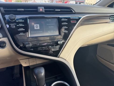 Used 2018 Toyota Camry XLE image 22