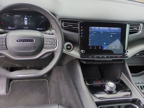 Used 2024 Jeep Wagoneer Series II w/ Flexible Seating Group RWD image 18