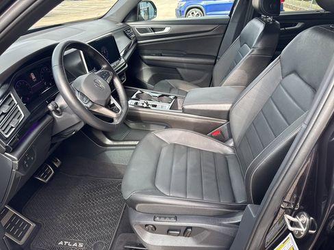 Certified 2025 Volkswagen Atlas Cross Sport SEL R-Line image 14