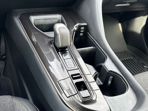 Used 2024 Toyota Crown XLE image 21