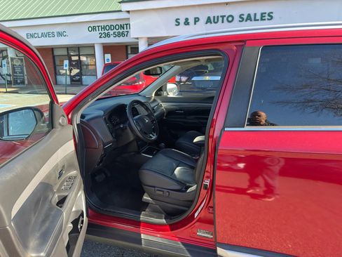 Used 2019 Mitsubishi Outlander SEL image 7