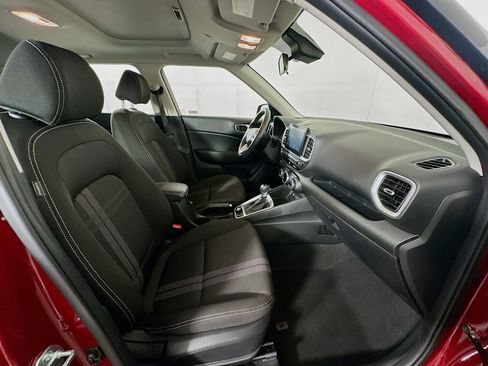 Used 2025 Hyundai Venue SEL FWD image 30