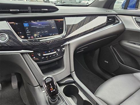 Certified 2025 Cadillac XT6 Premium Luxury image 23