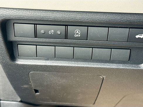 New 2026 Mitsubishi Outlander SE image 10